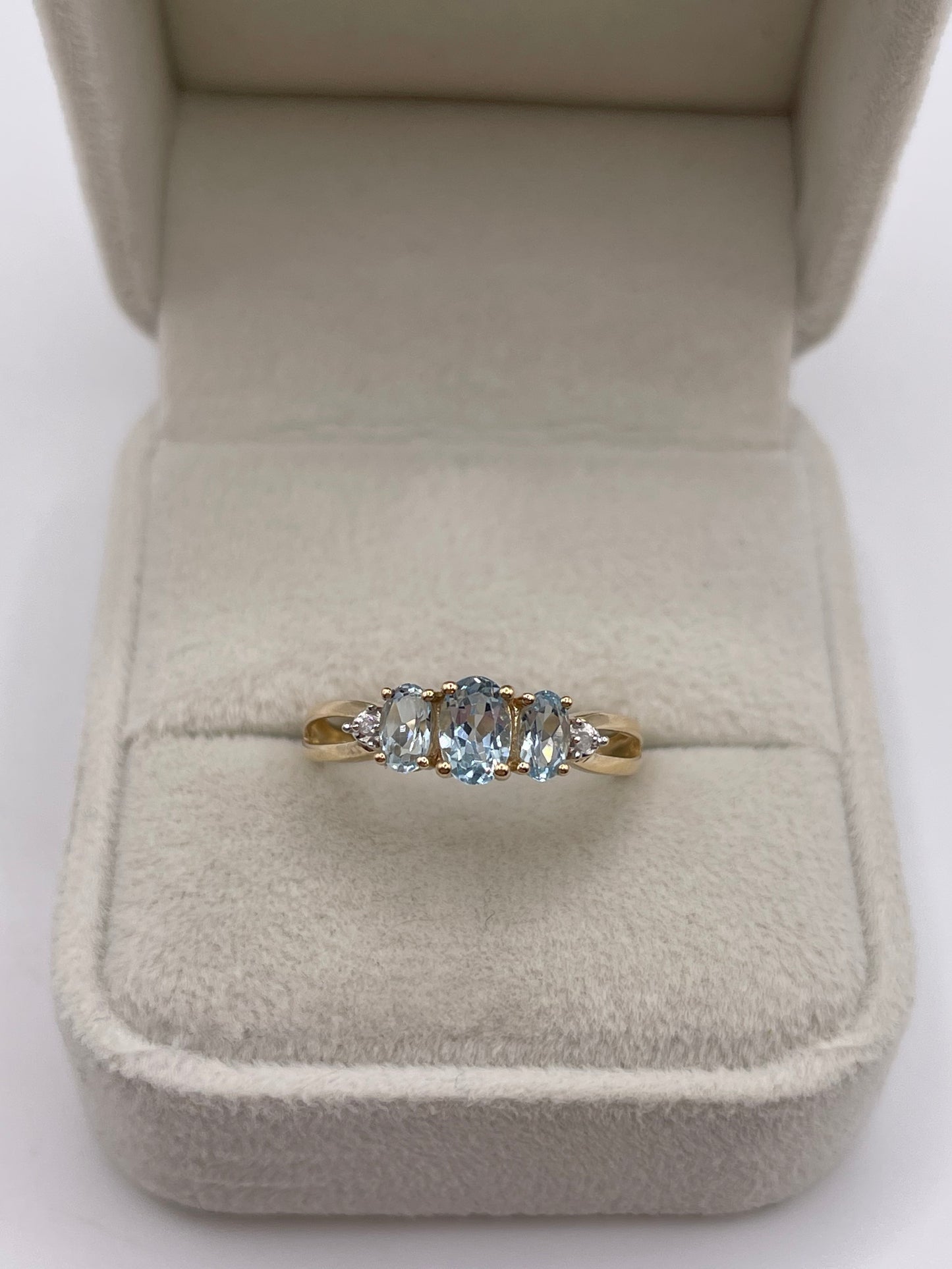 9ct gold topaz and diamond ring
