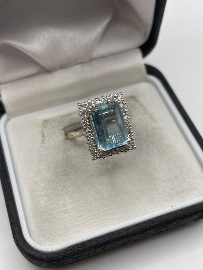 18ct white gold aquamarine and diamond ring