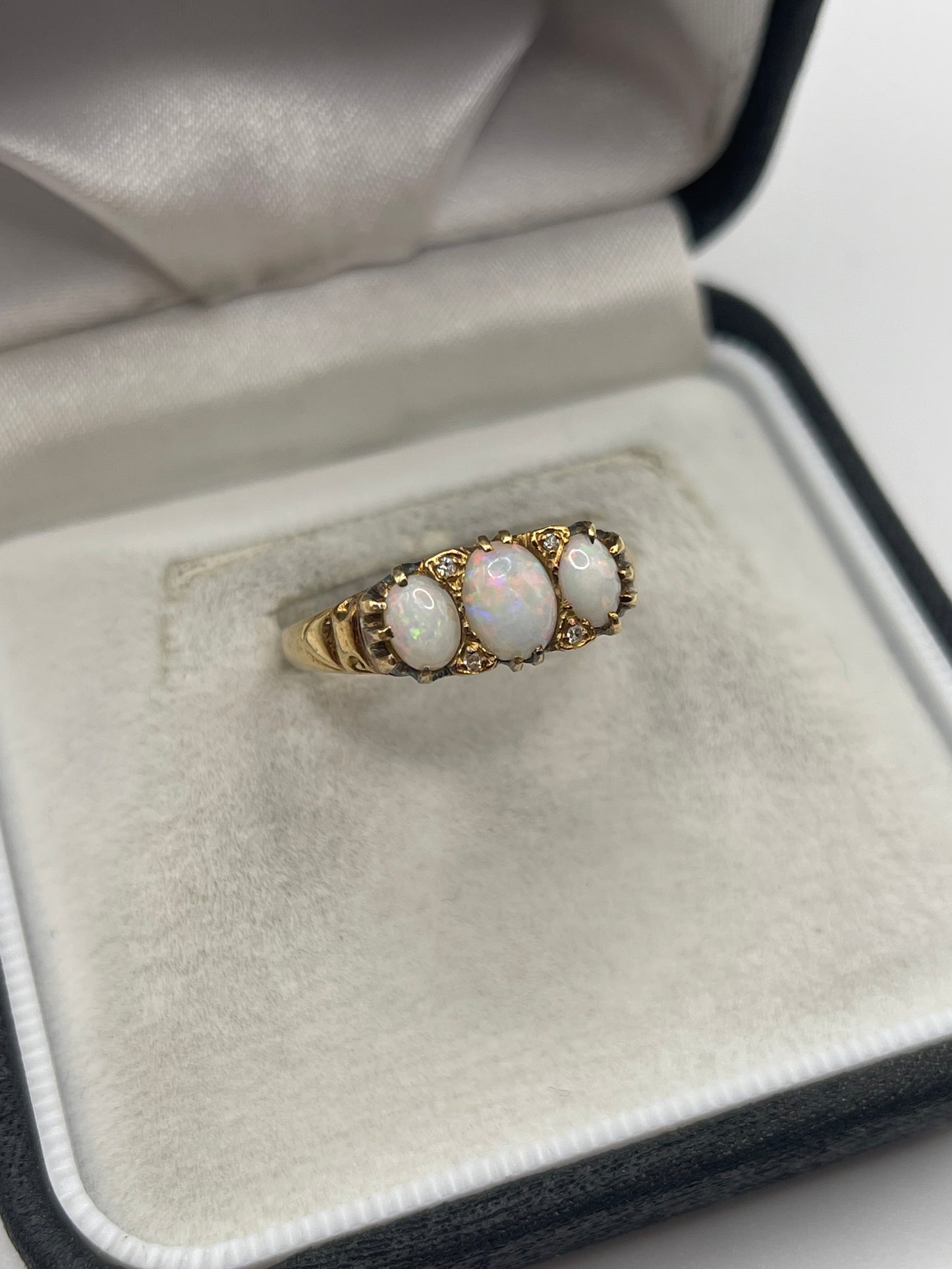 18ct gold opal and diamond ring