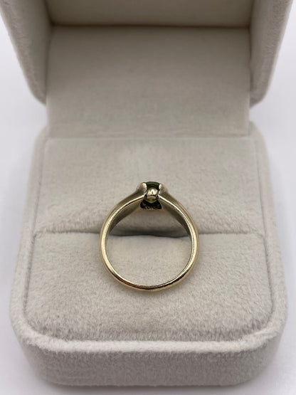 9ct gold peridot ring