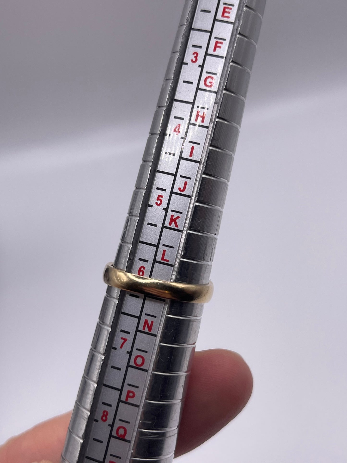 9ct gold sapphire ring