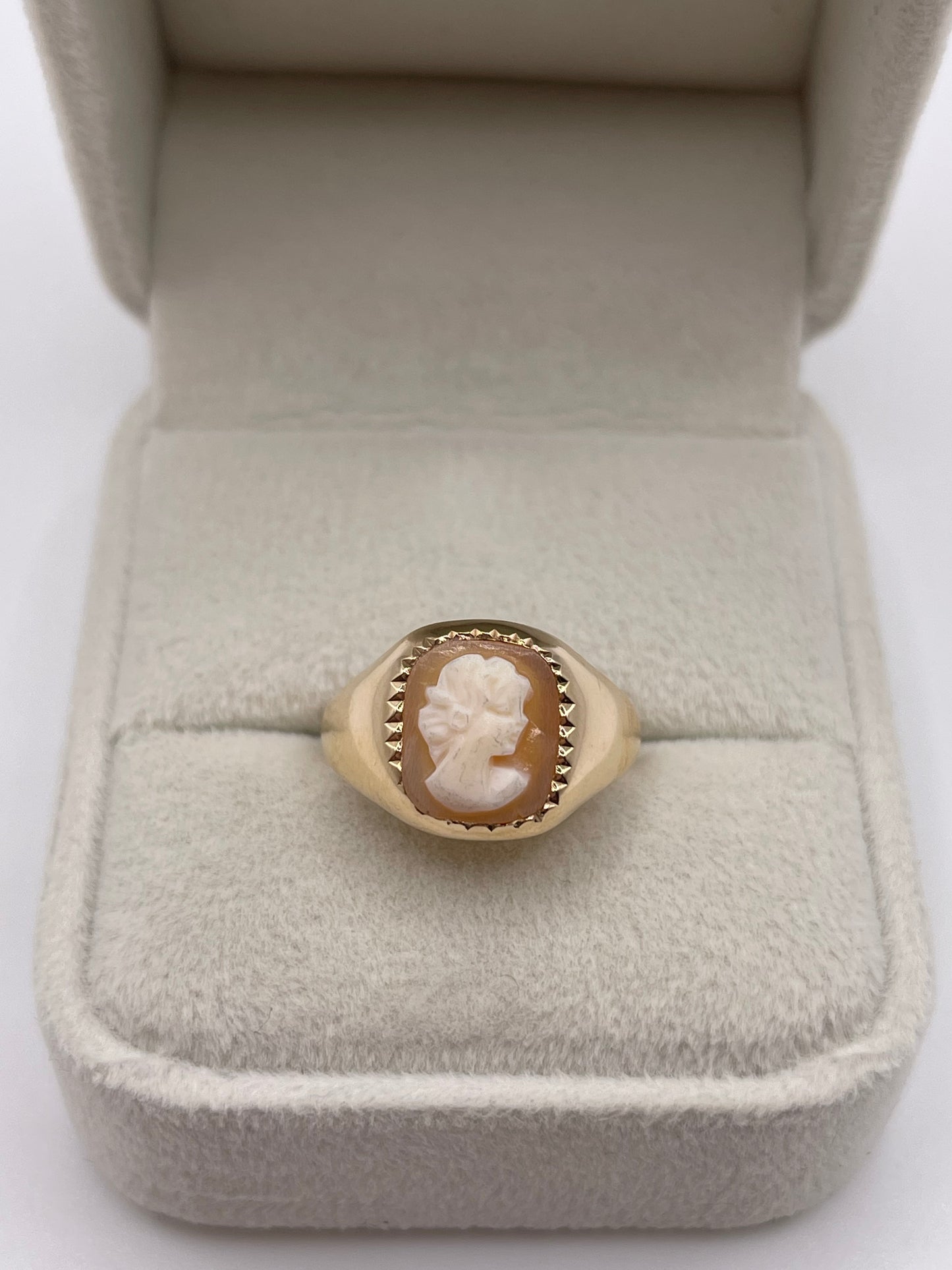 9ct gold cameo ring