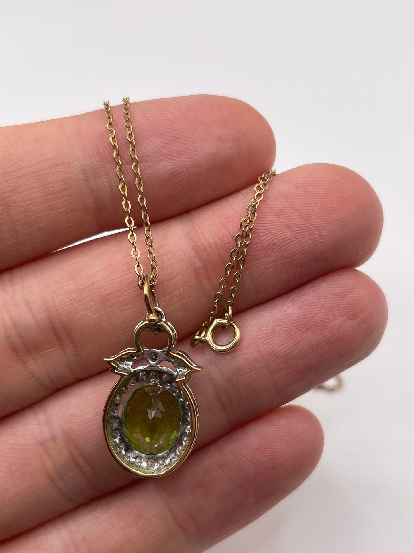 9ct gold peridot and diamond necklace