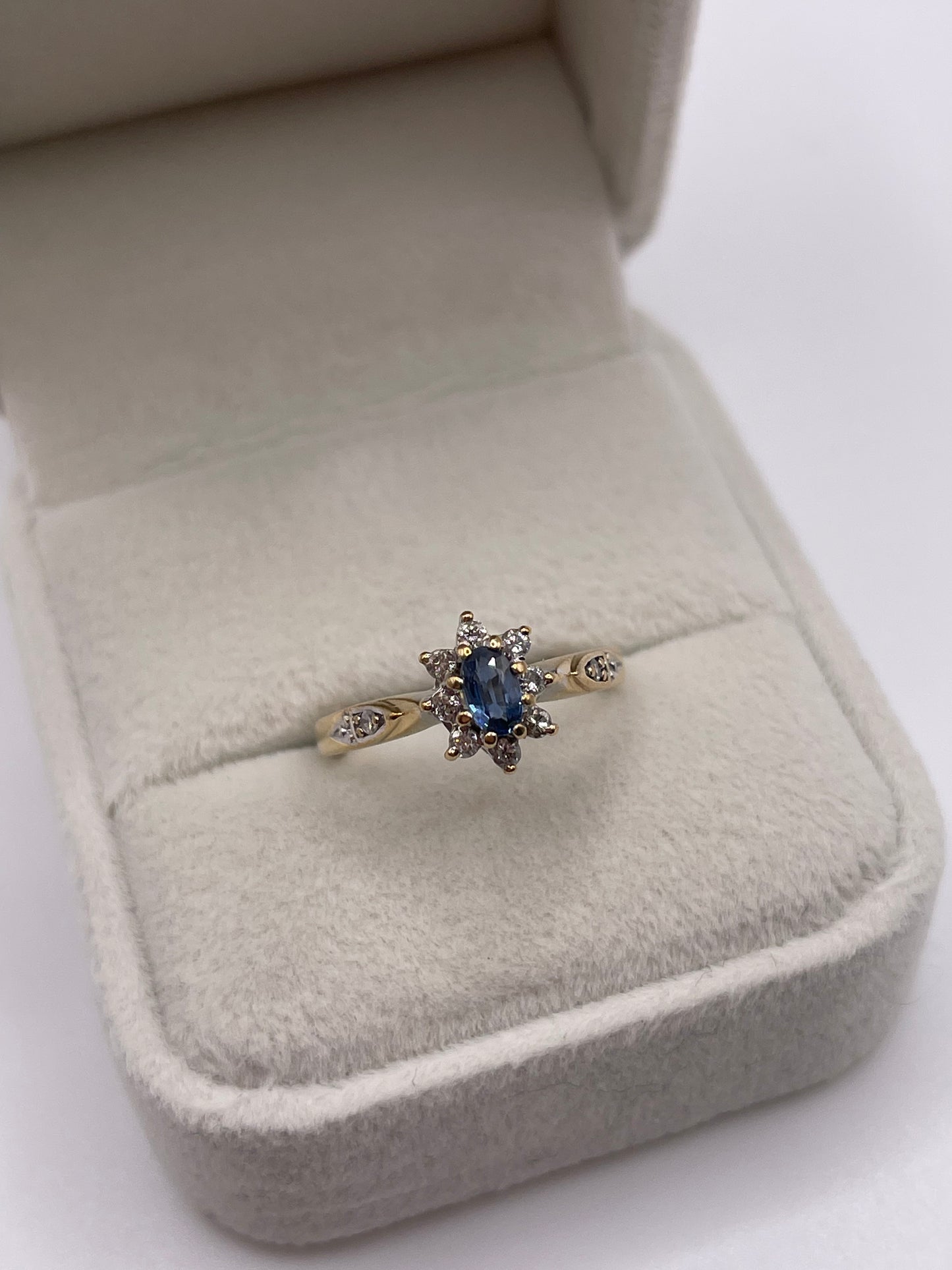 9ct gold sapphire and diamond ring