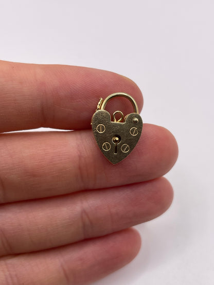 9ct gold padlock 1
