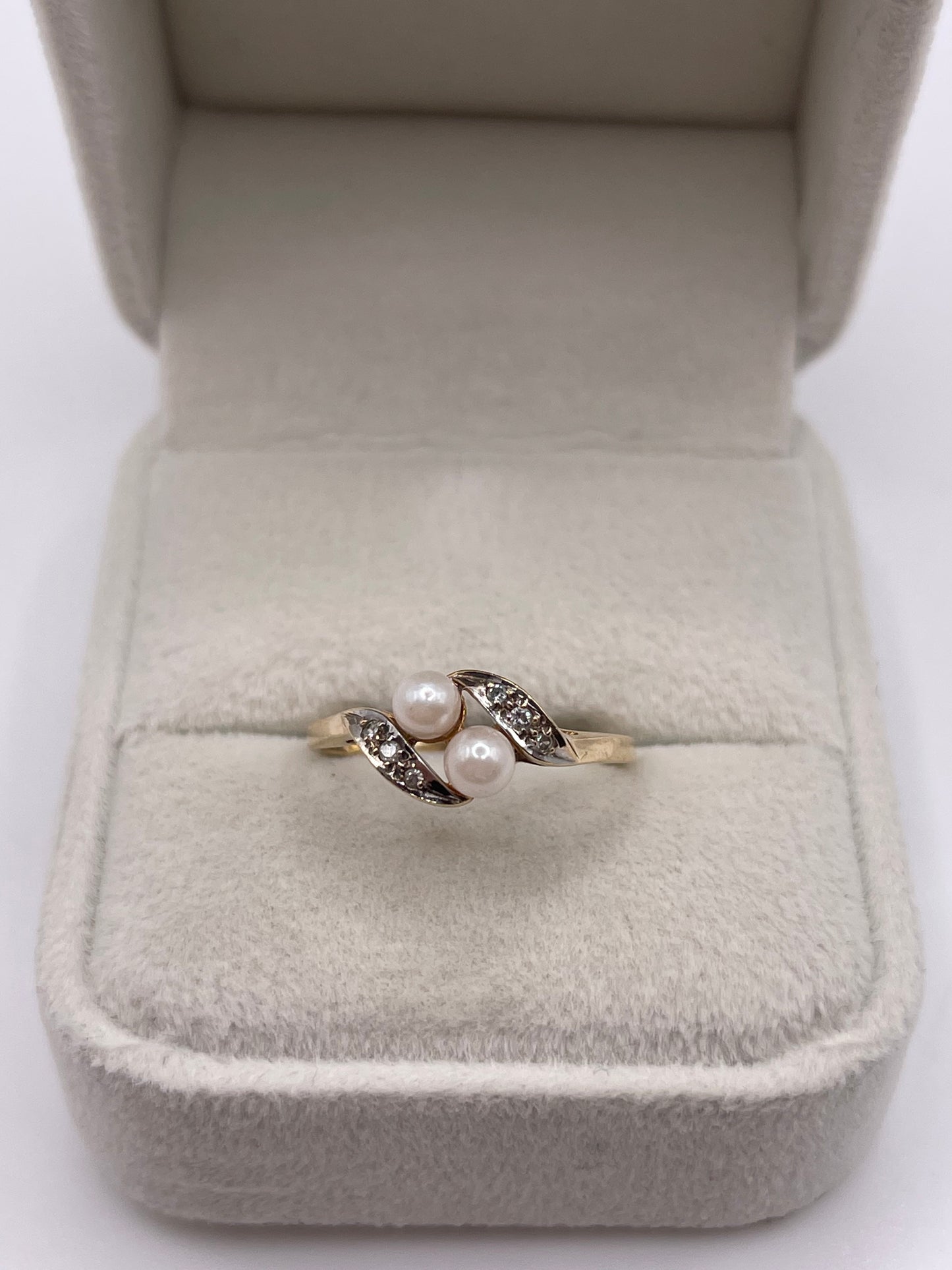 9ct gold pearl and diamond ring
