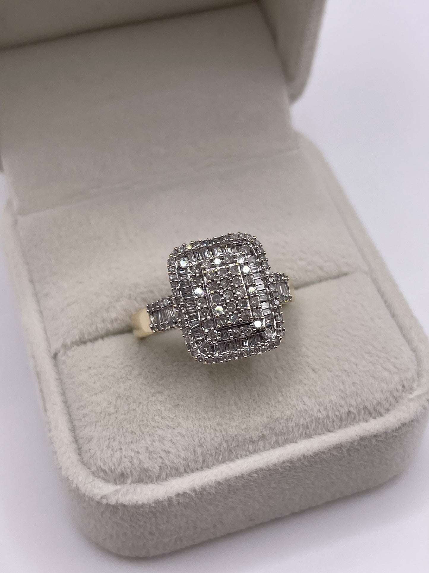 9ct gold diamond cluster ring