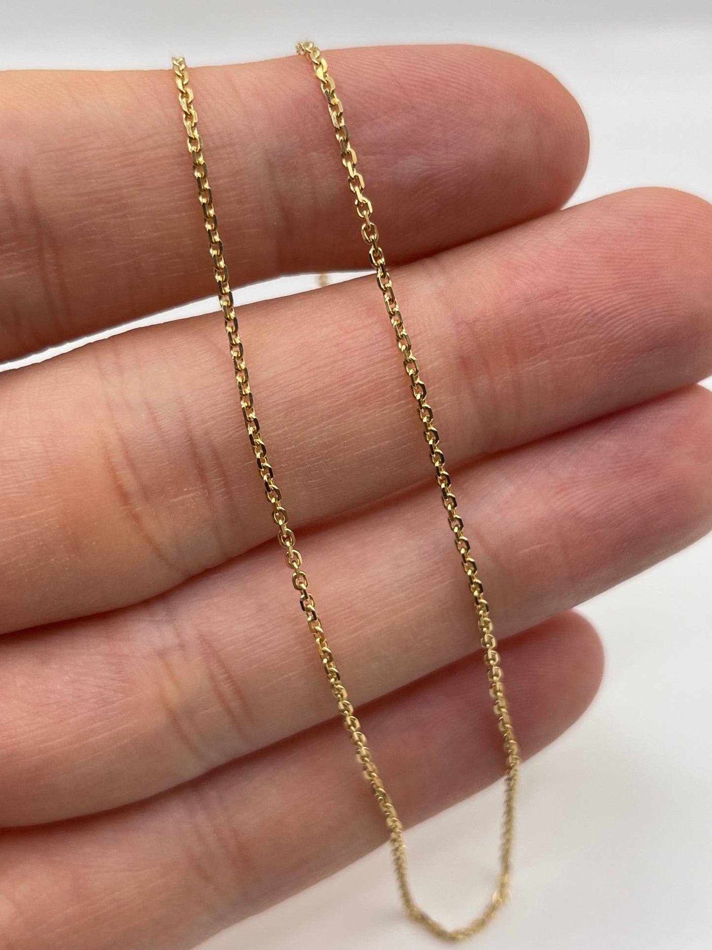 9ct gold chain J