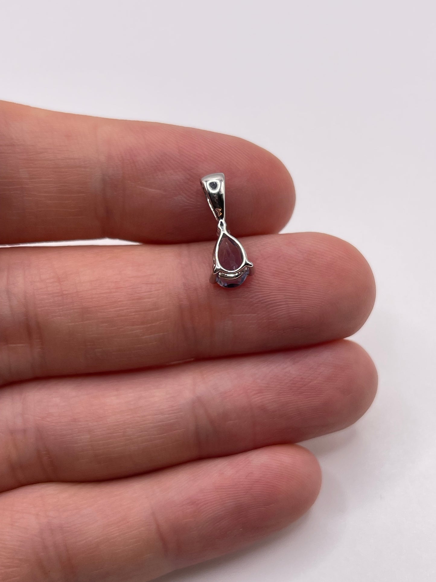 9ct white gold iolite pendant