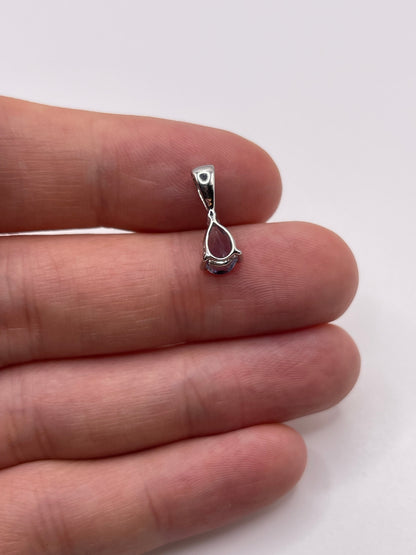 9ct white gold iolite pendant