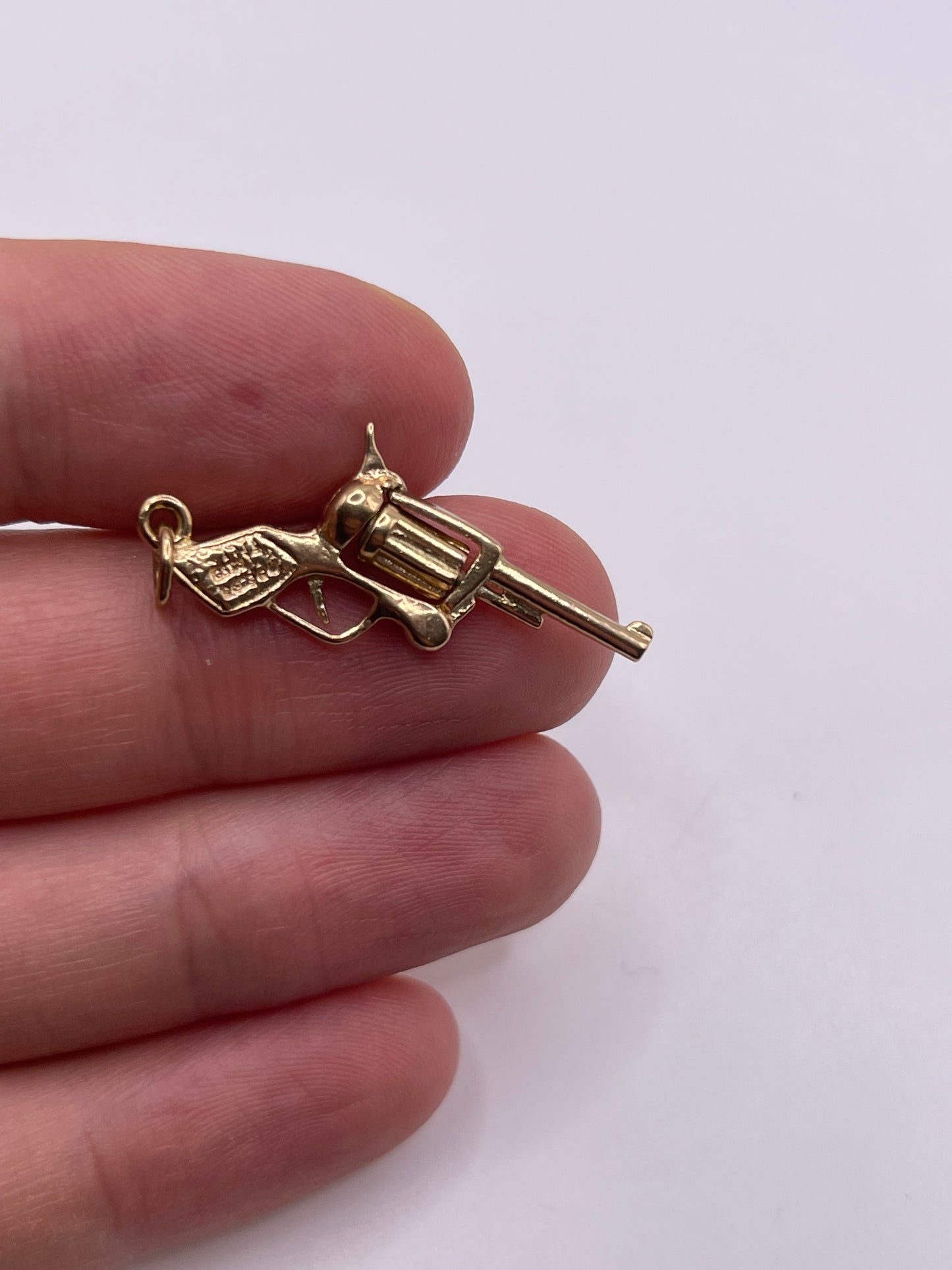 9ct gold revolver charm