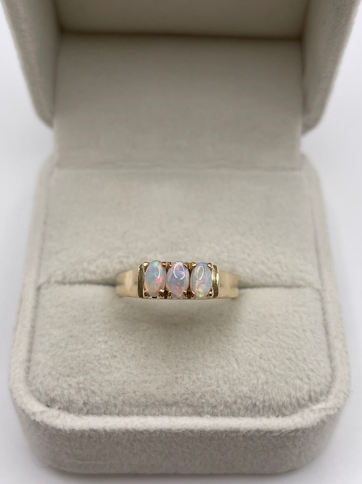 14ct gold opal ring