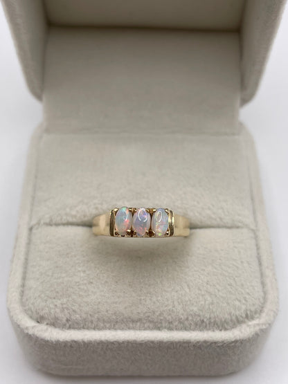 14ct gold opal ring