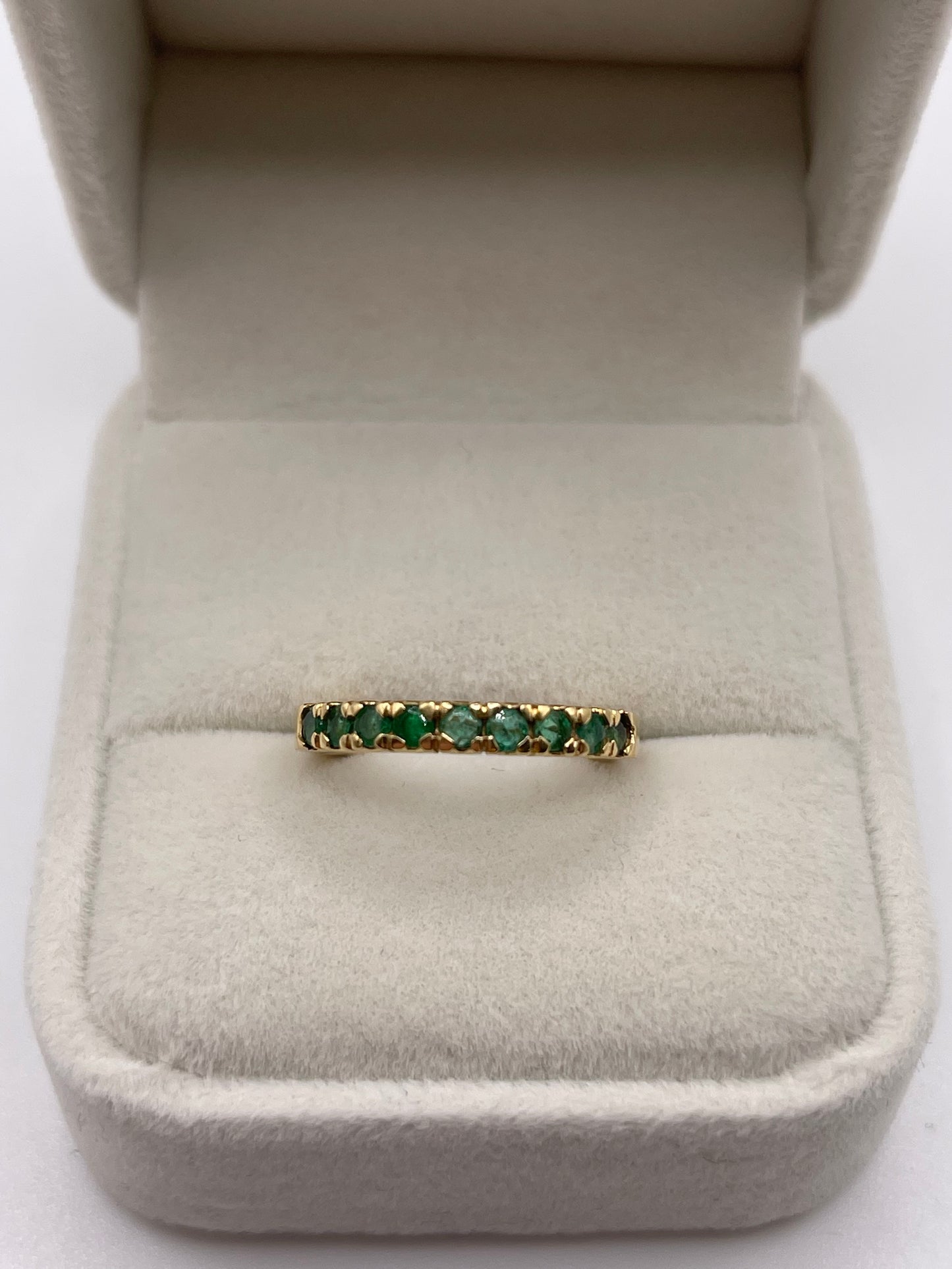 18ct gold emerald ring