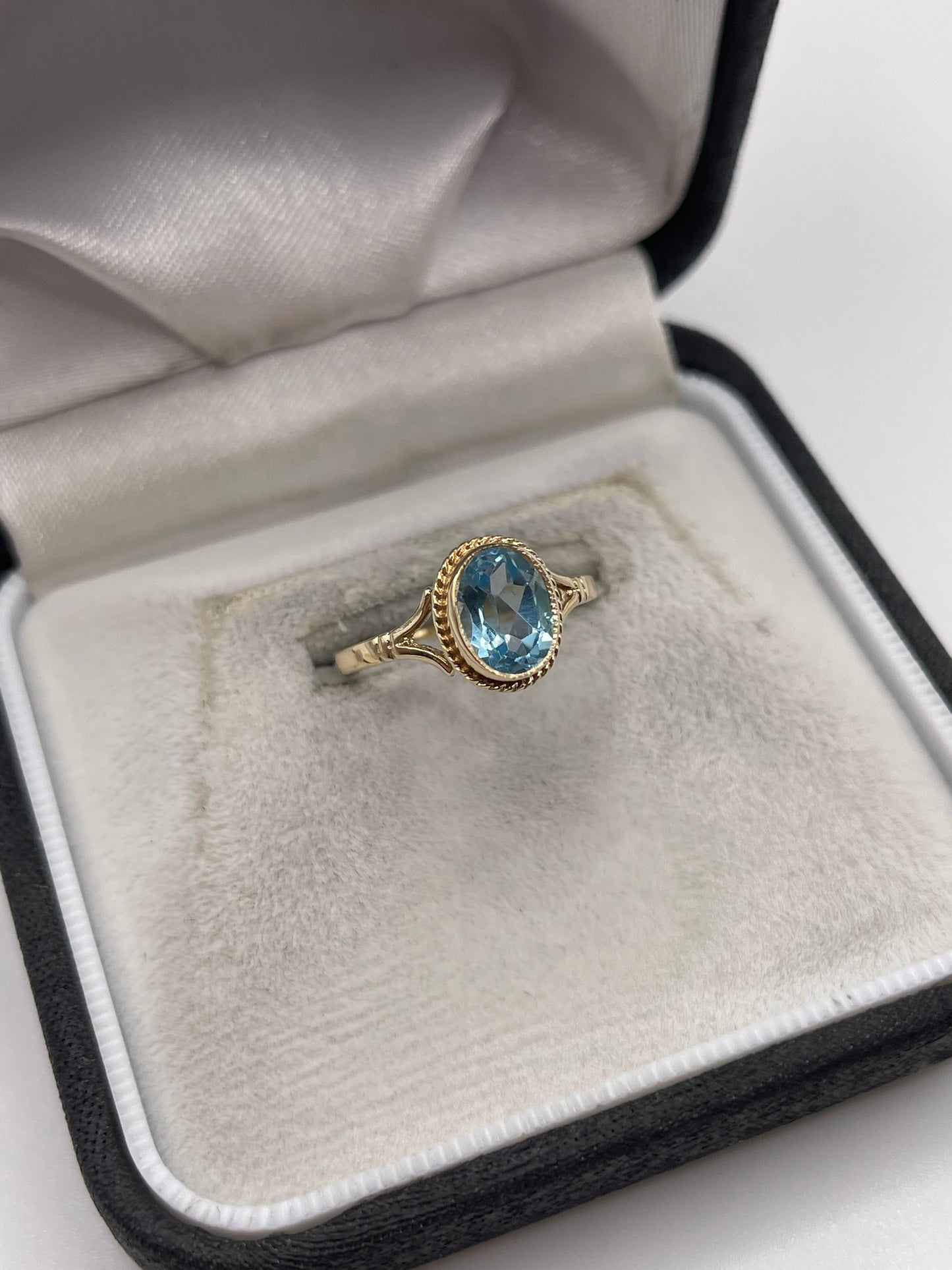 9ct gold blue topaz ring