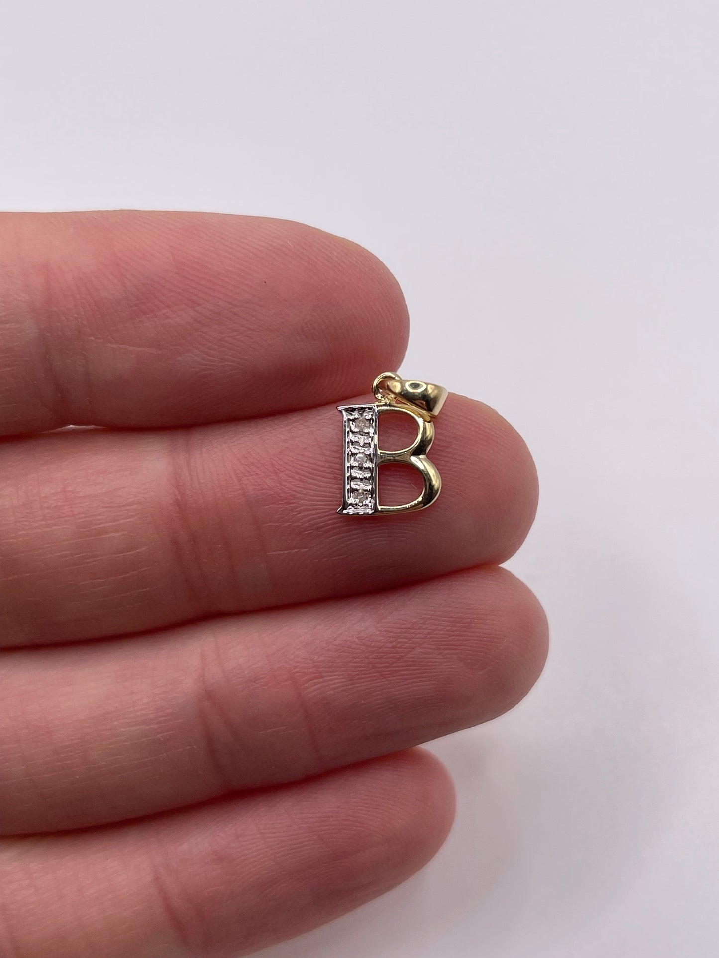 9ct gold diamond initial B pendant
