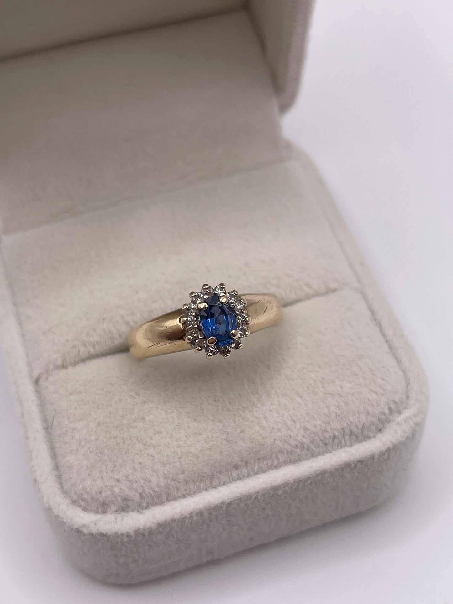 9ct gold sapphire and diamond ring