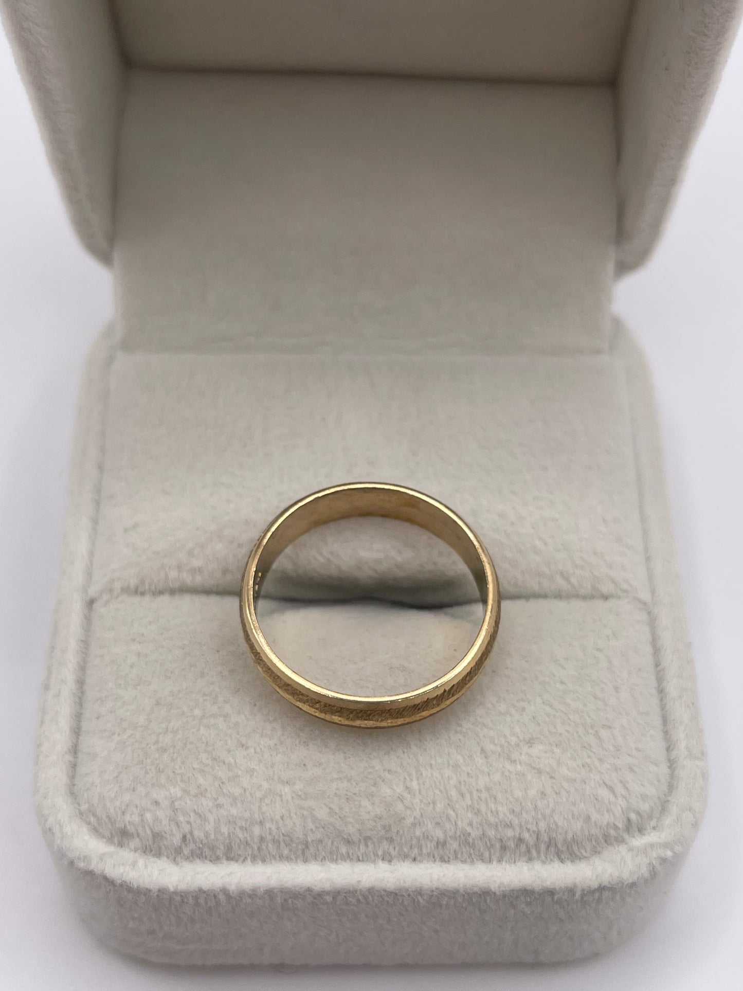 9ct gold patterned band