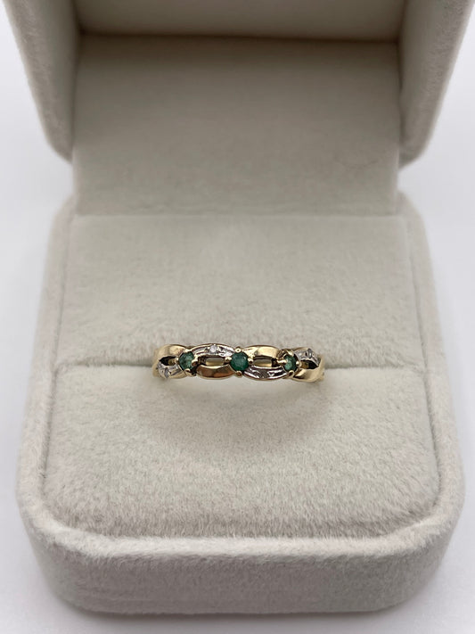 9ct gold emerald and diamond ring