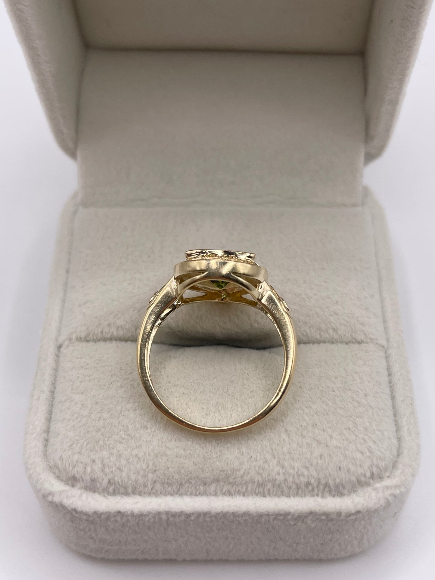 9ct gold peridot ring