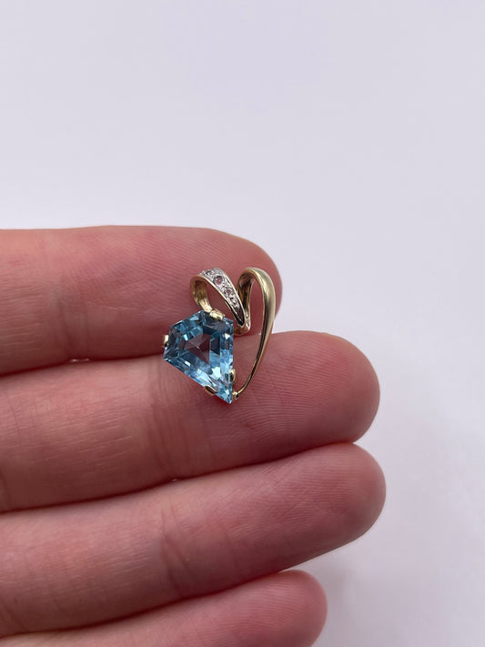 9ct gold topaz pendant