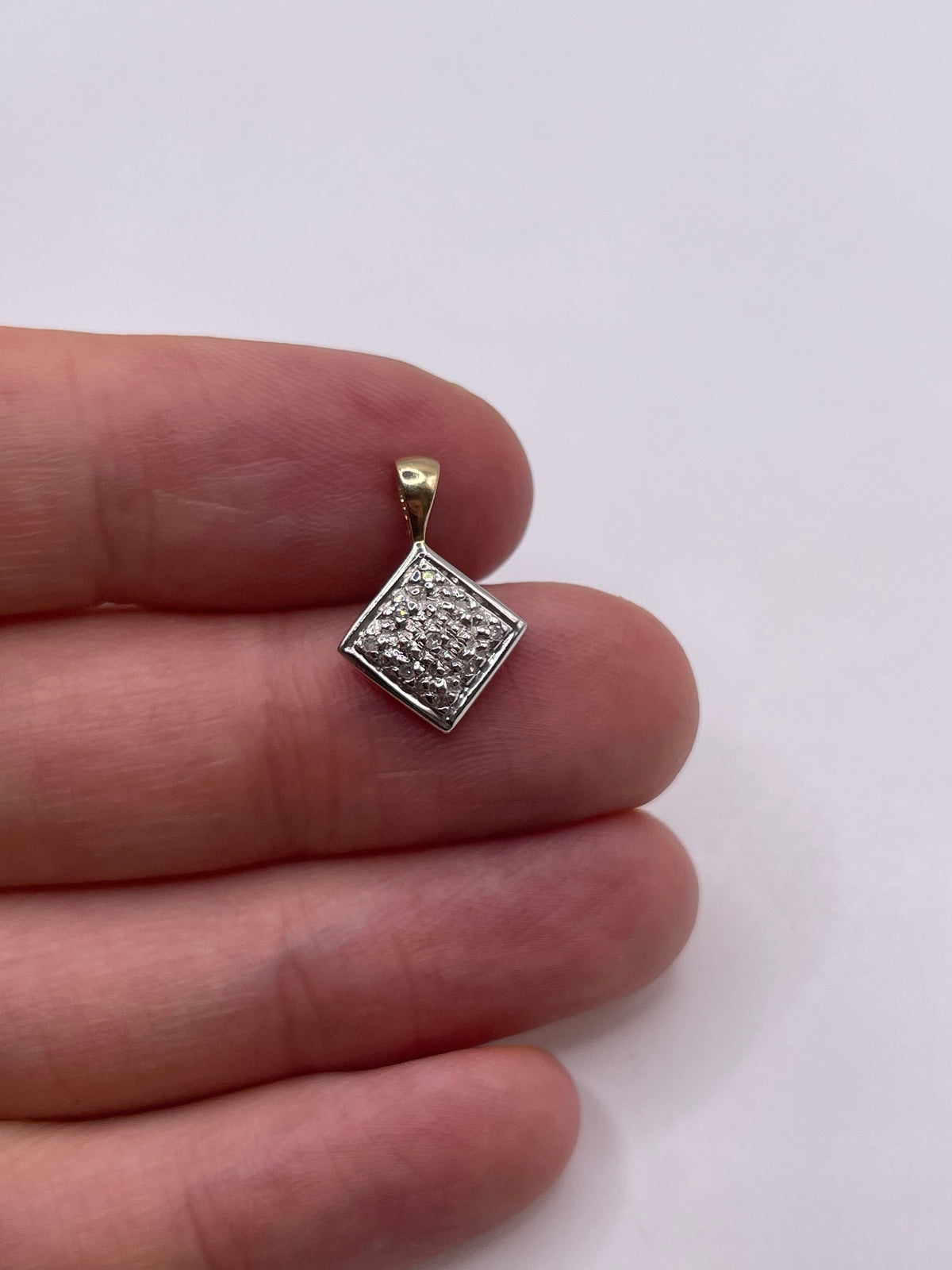9ct gold diamond cluster pendant