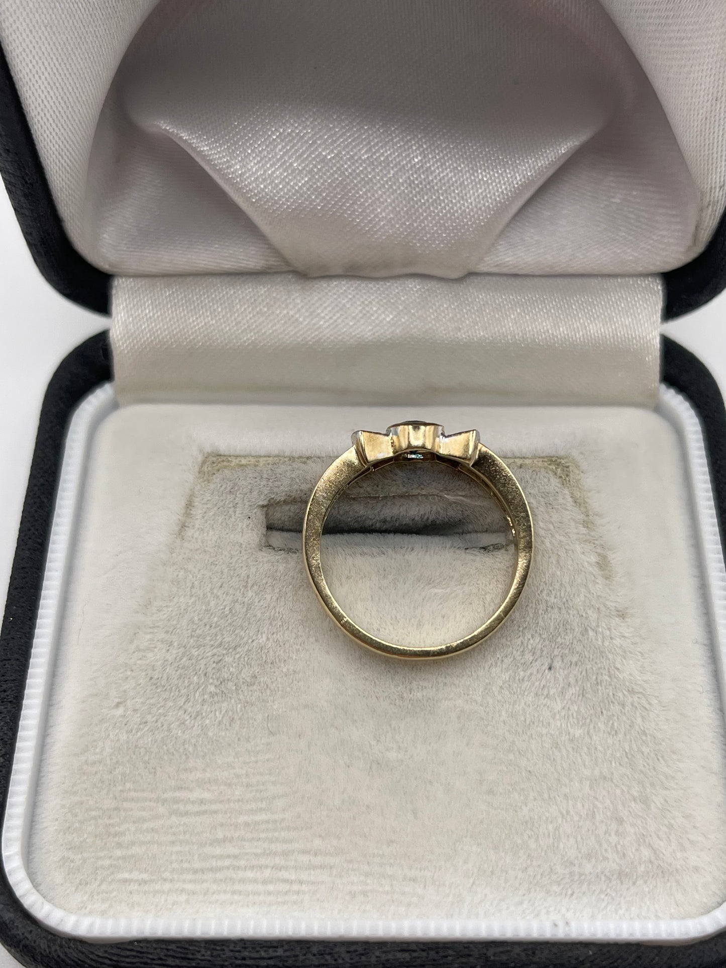 9ct gold topaz and diamond ring