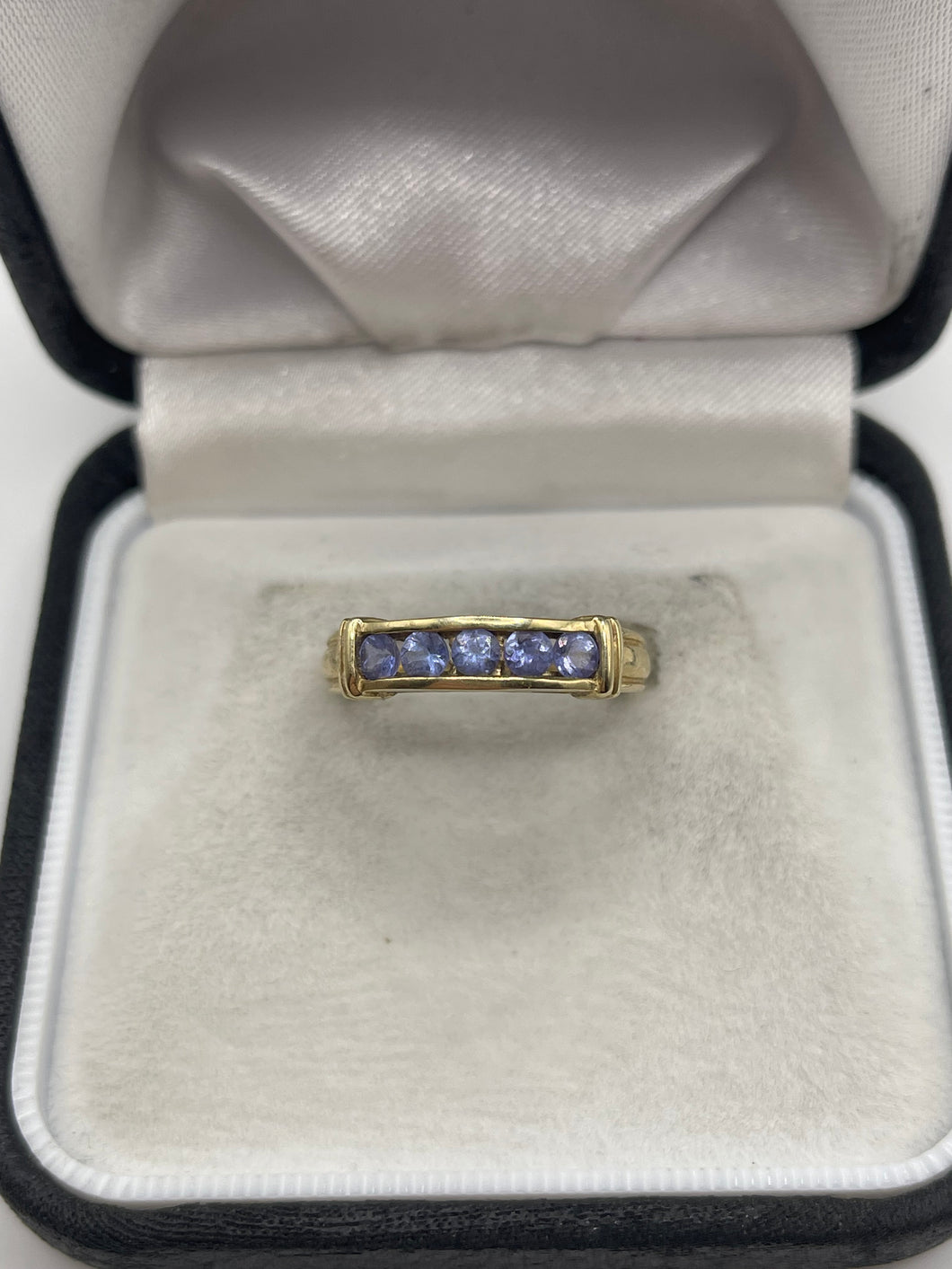 9ct gold tanzanite ring