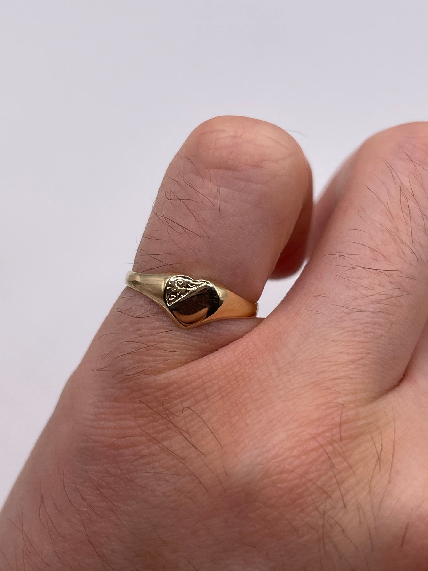 9ct gold heart signet ring