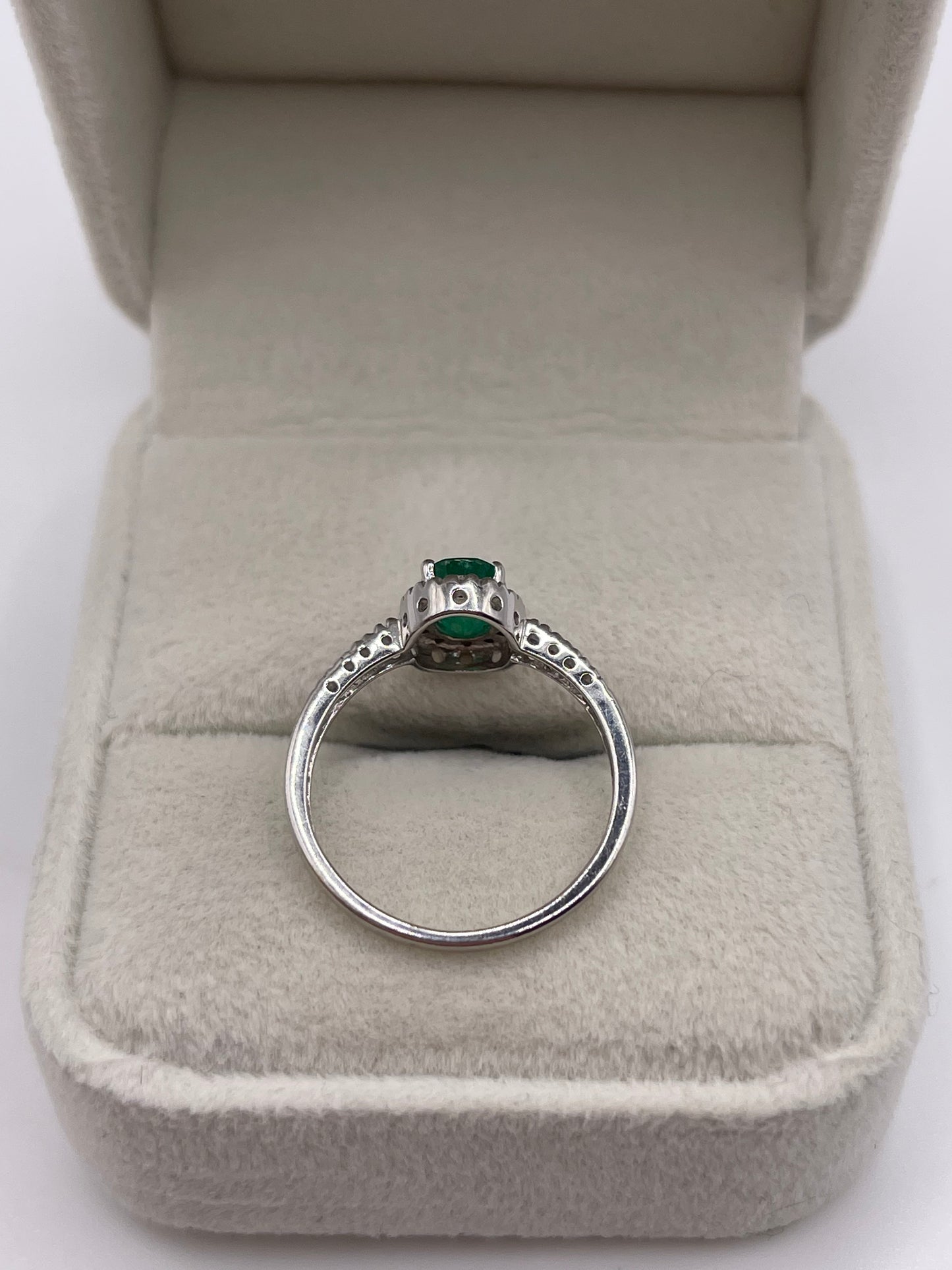 18ct white gold emerald and diamond ring