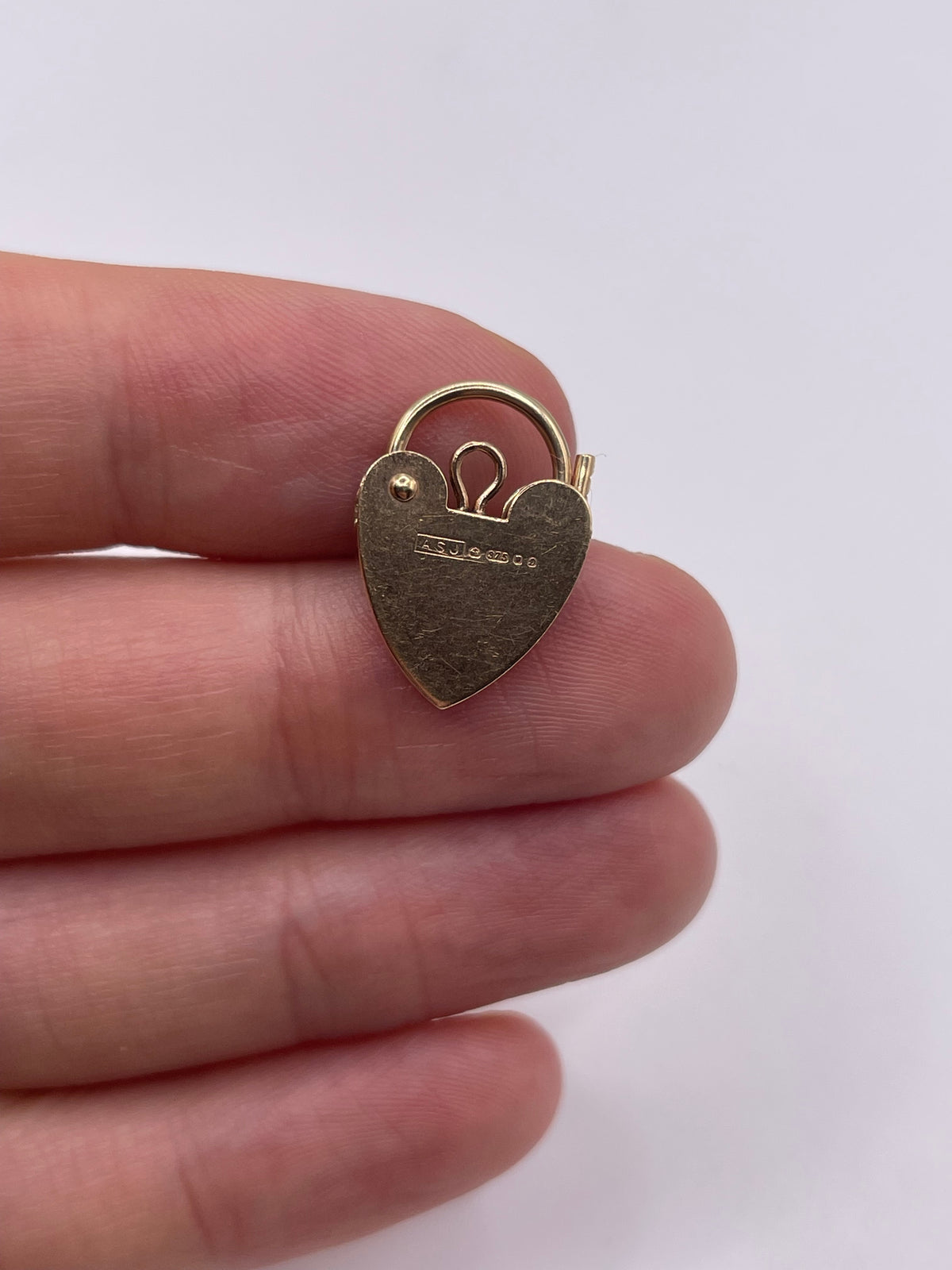 9ct gold padlock 3