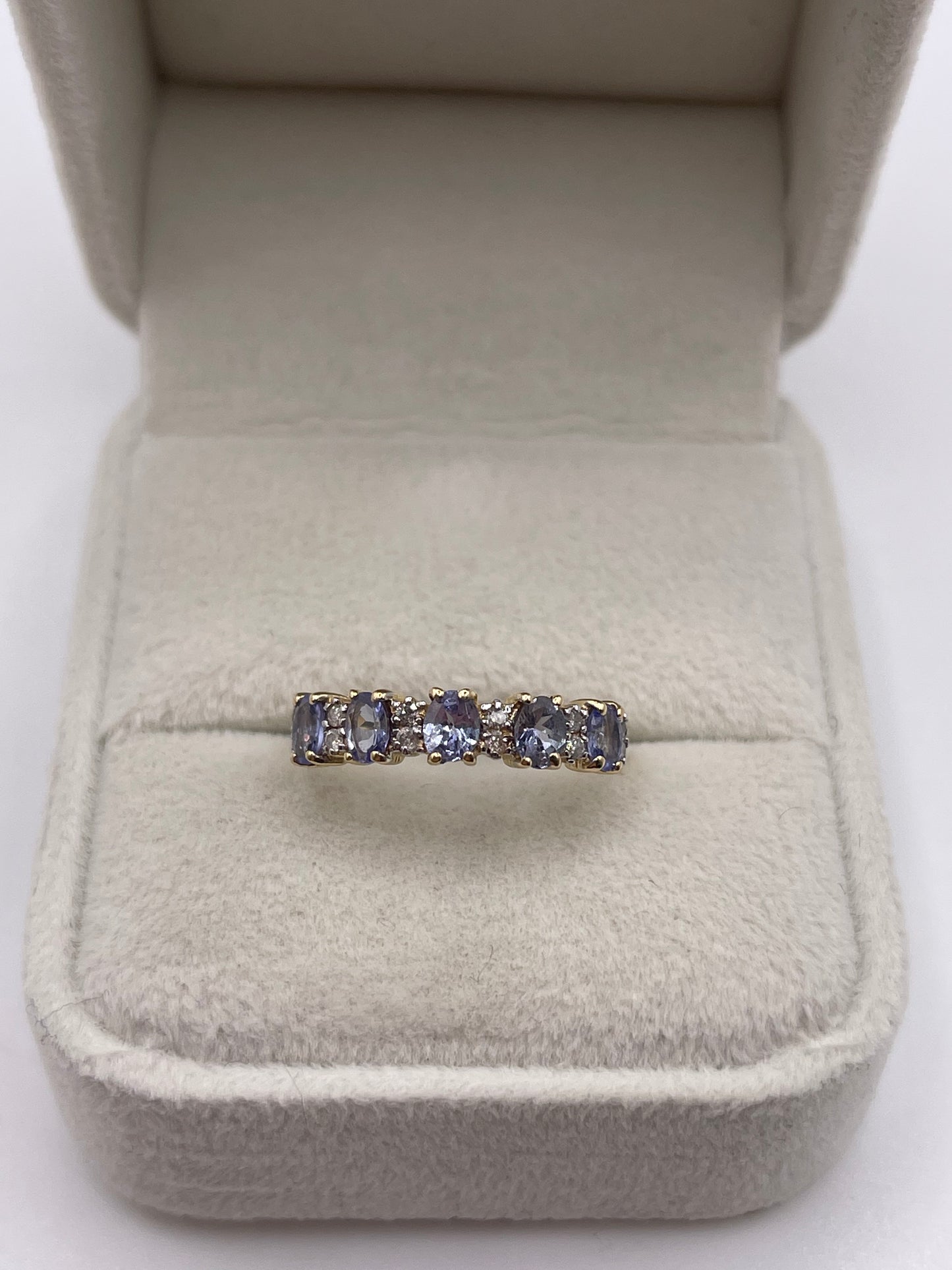 14ct gold tanzanite and diamond ring