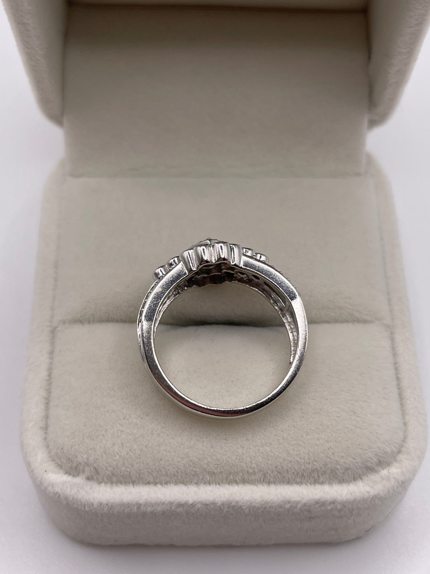 9ct white gold diamond cluster ring