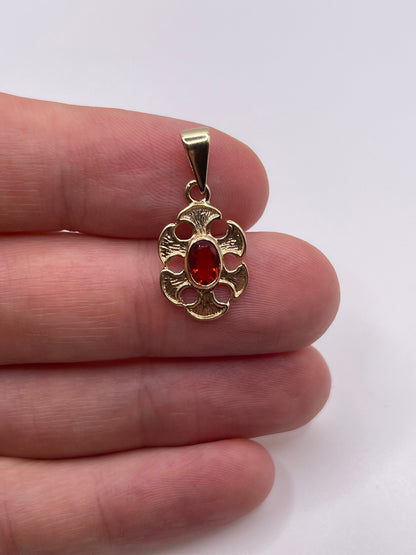 9ct gold garnet pendant