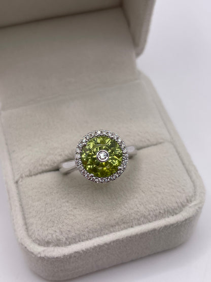18ct white gold peridot and diamond ring