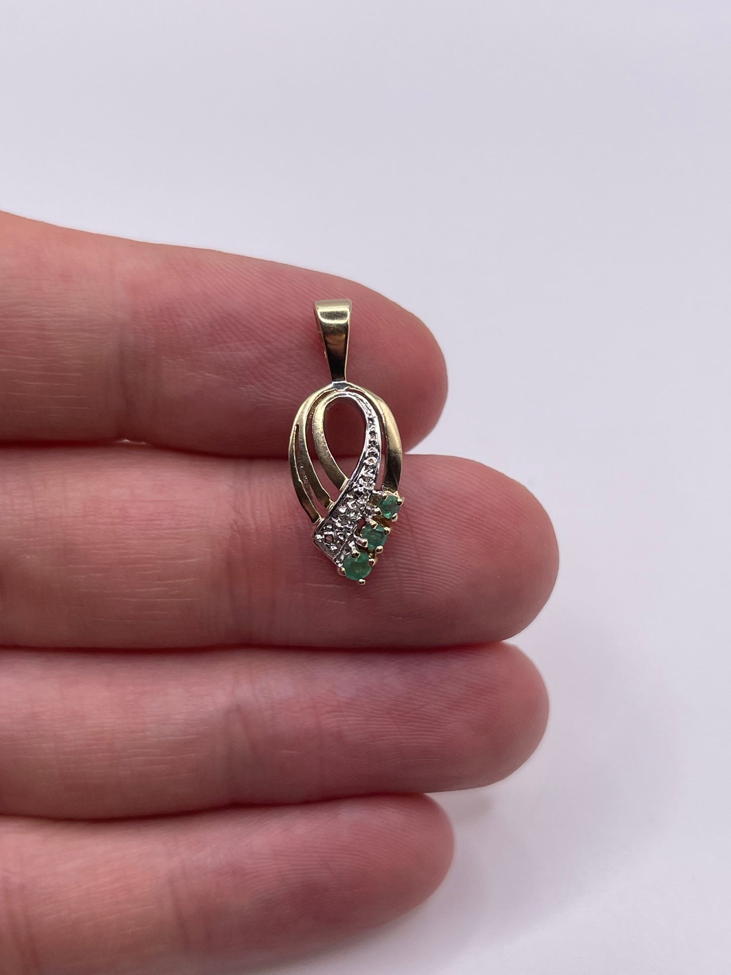 9ct gold emerald and diamond pendant