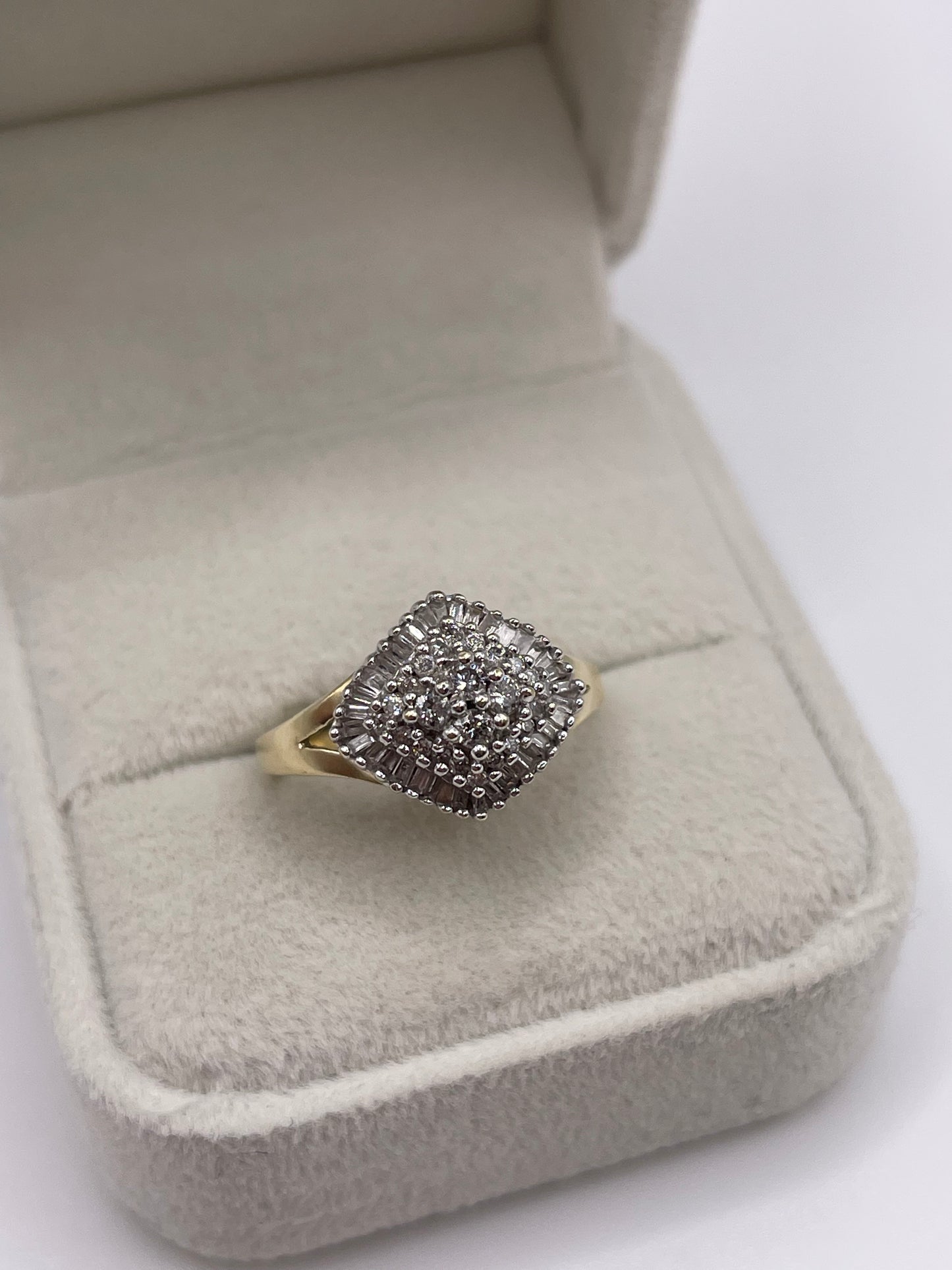9ct gold diamond cluster ring
