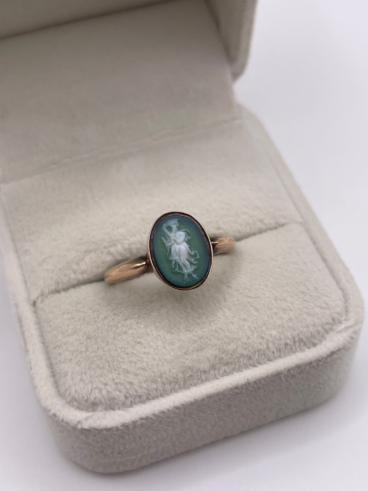 Antique 9ct rose gold cameo ring