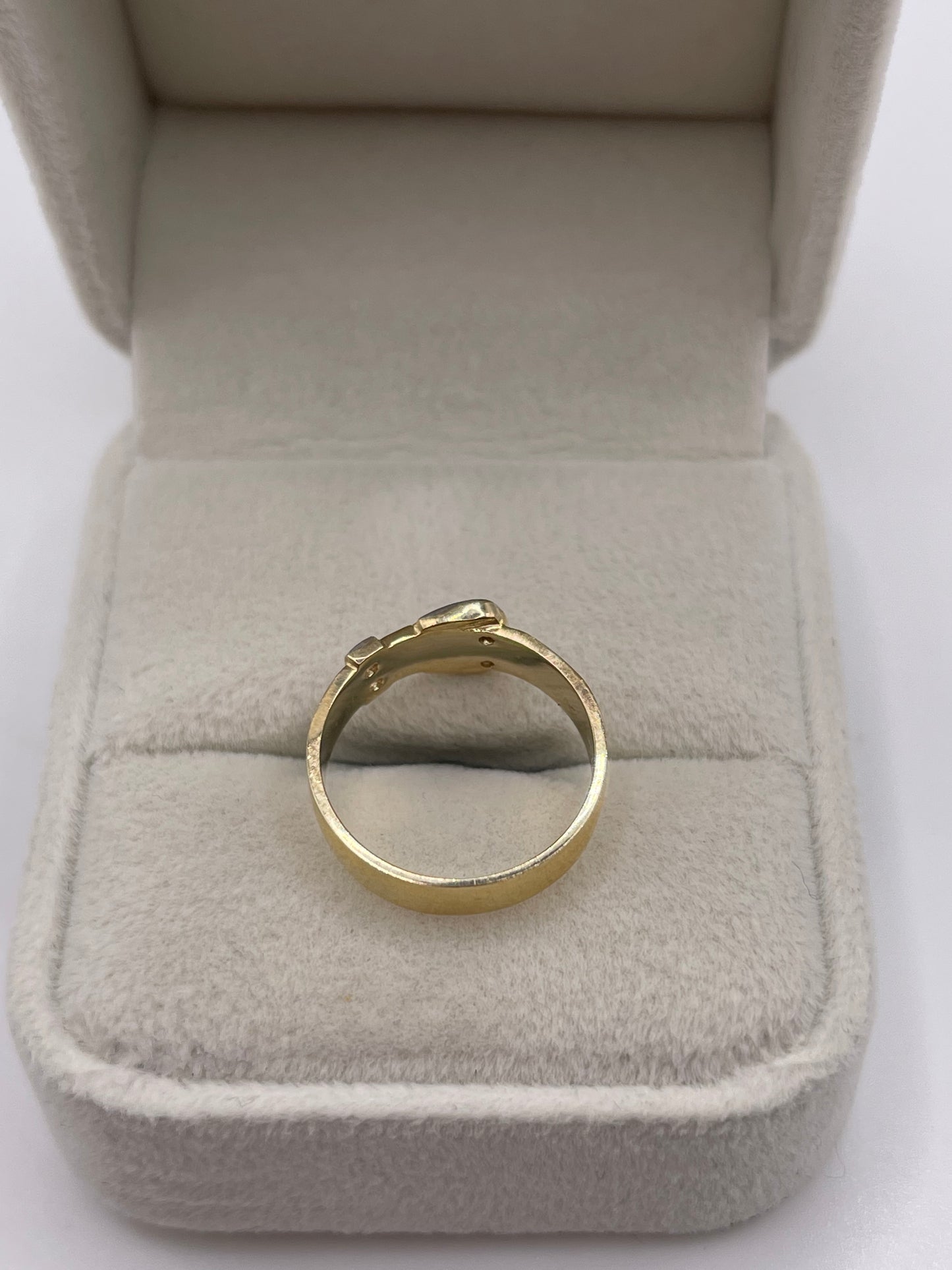 9ct gold cz buckle ring