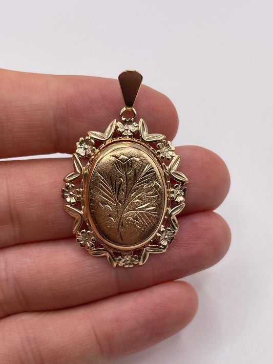 9ct gold locket