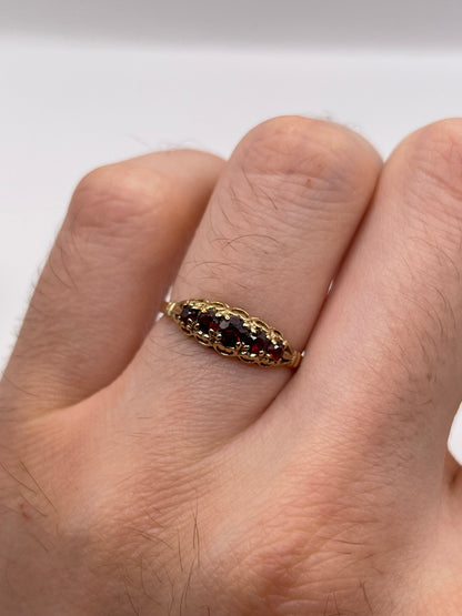 9ct gold garnet ring