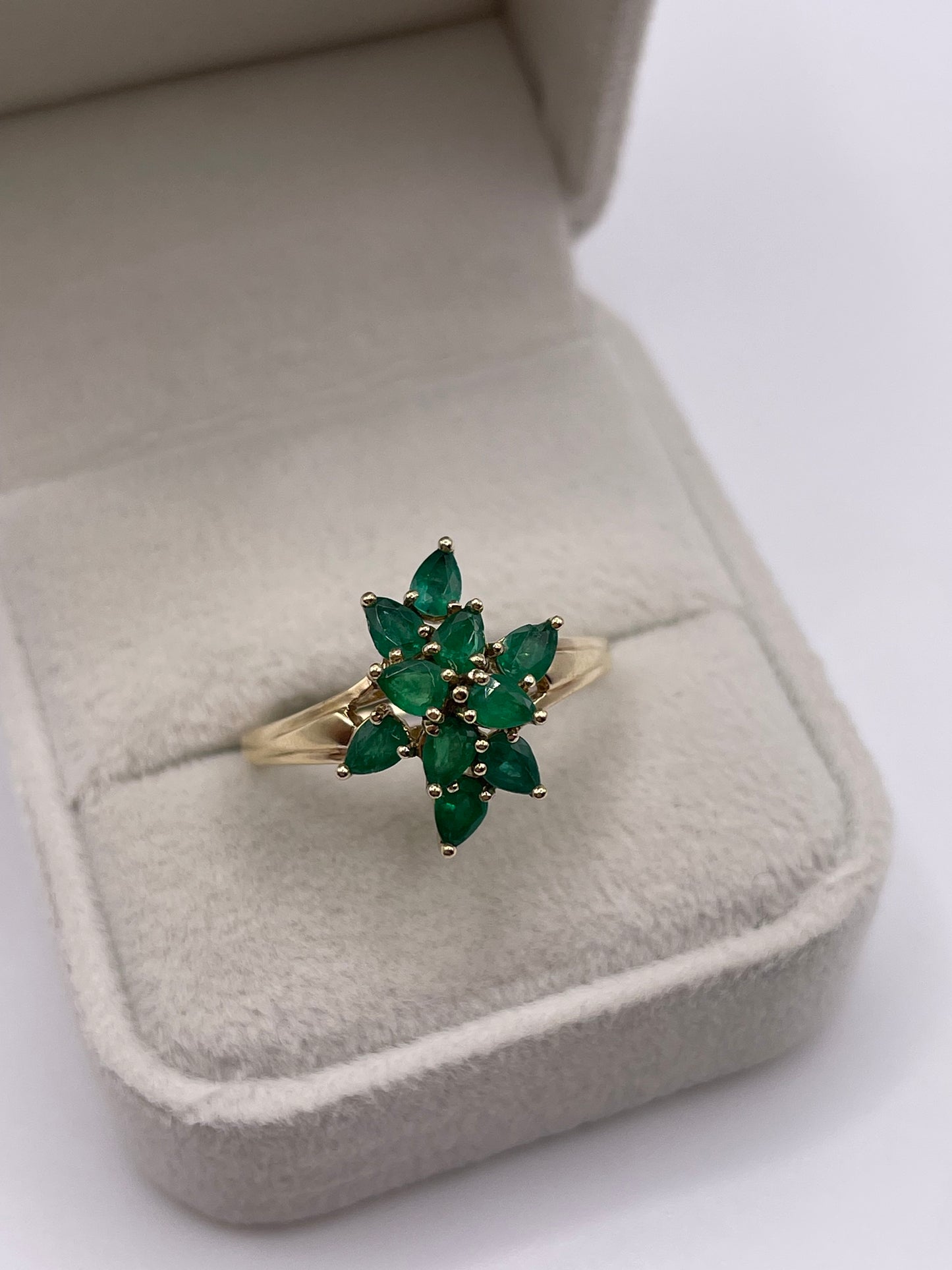 9ct gold emerald cluster ring