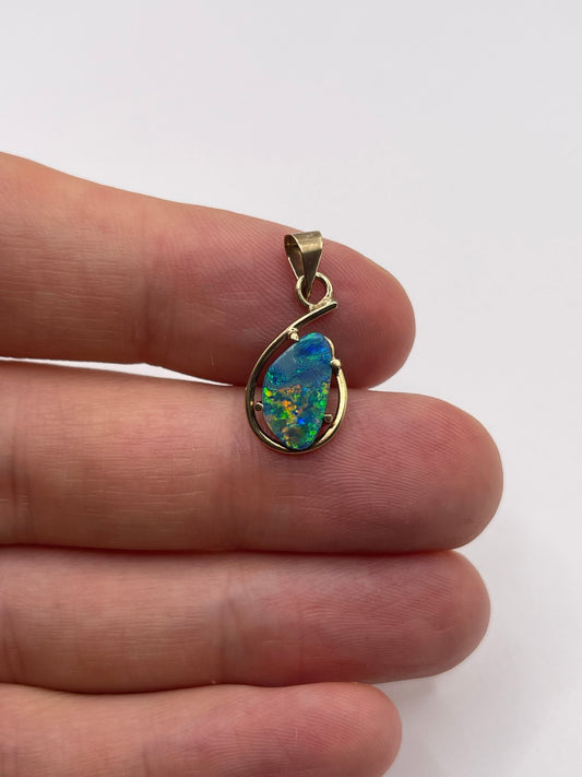 9ct gold opal doublet pendant