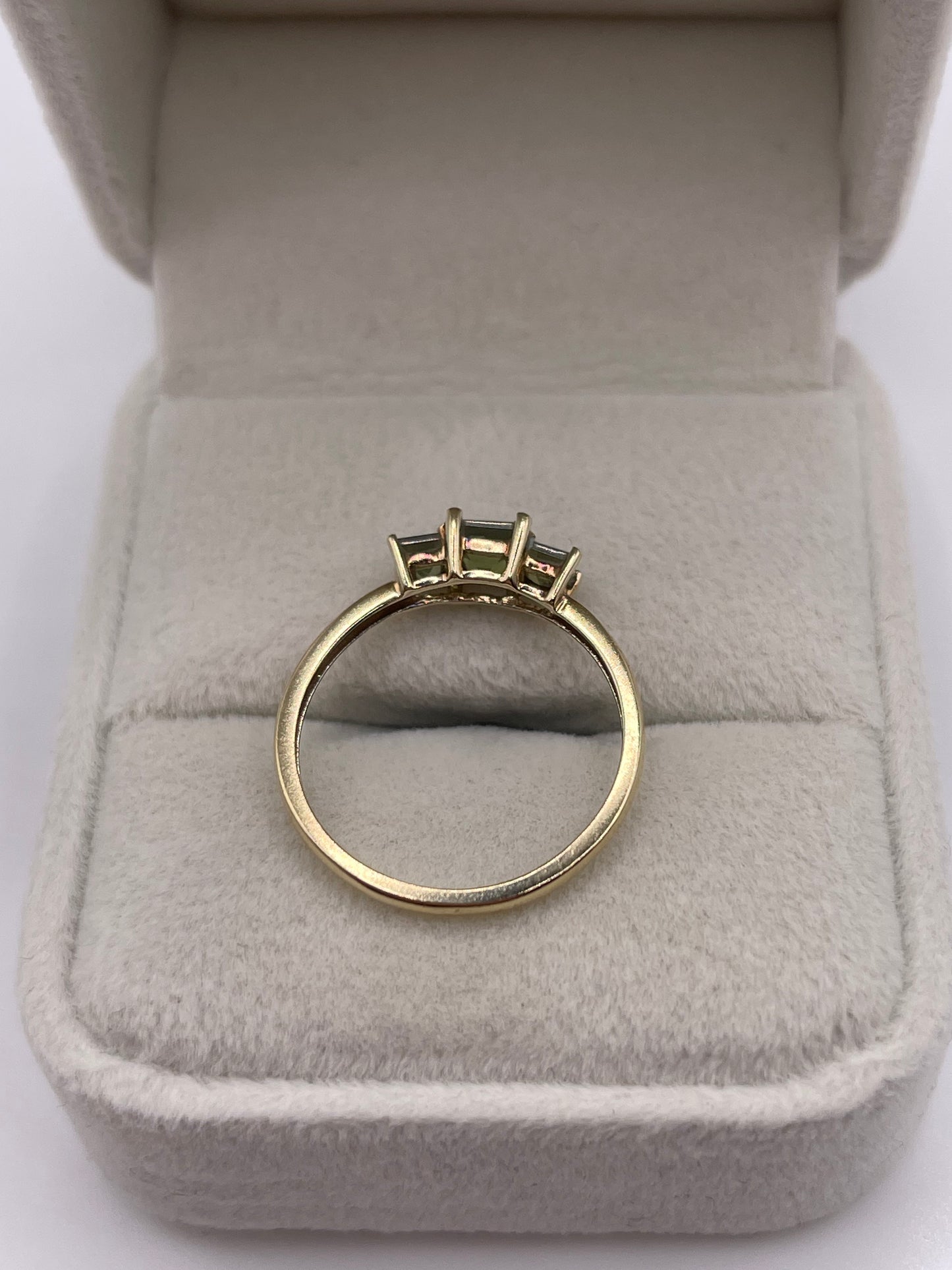 9ct gold quartz ring