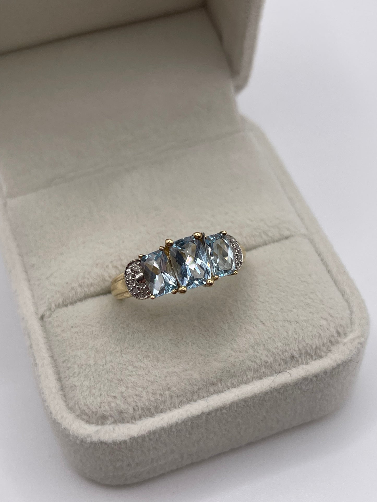 9ct gold topaz and diamond ring