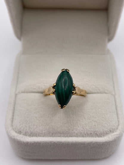 9ct gold malachite ring
