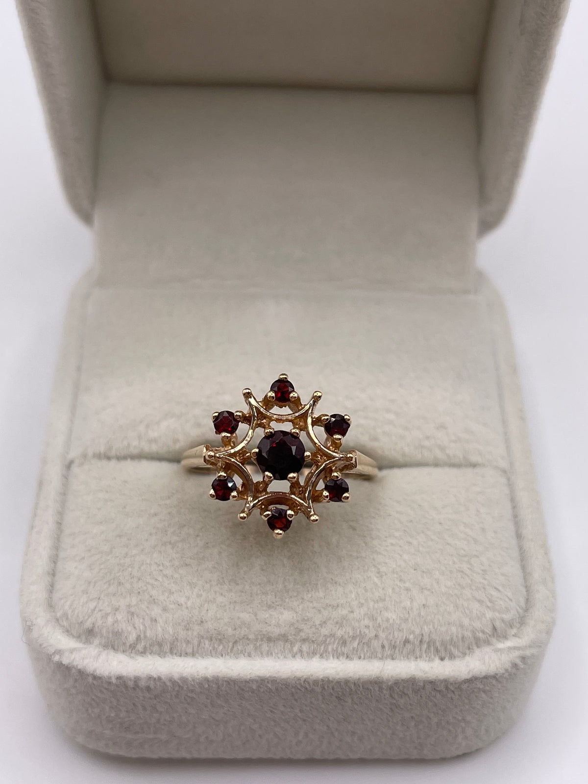 9ct gold garnet cluster ring