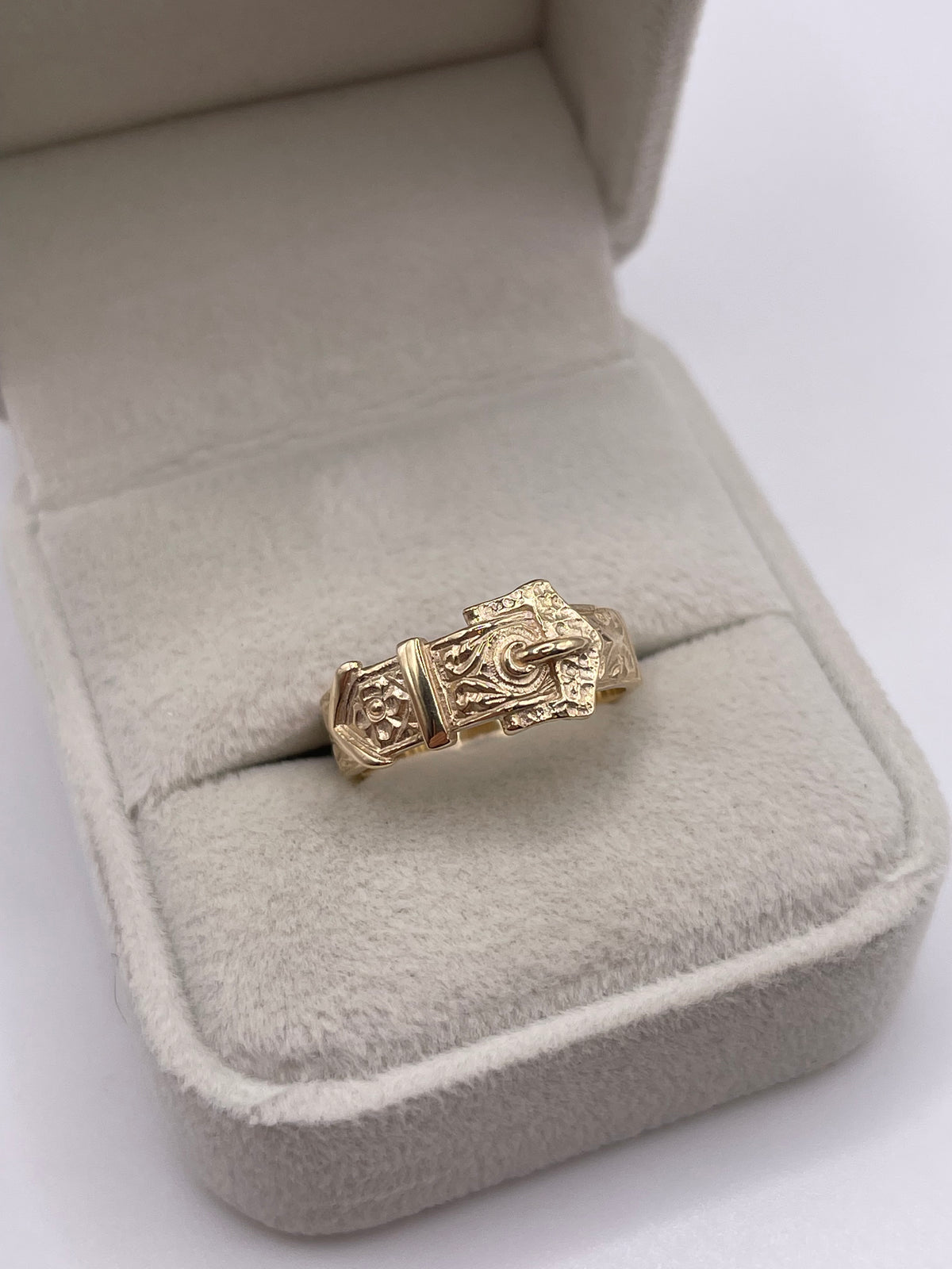 9ct gold buckle ring