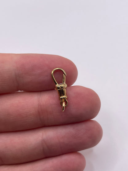 9ct gold dog clip 4