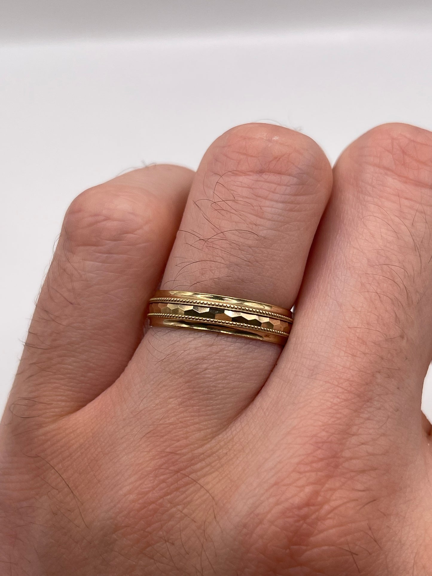 9ct gold patterned band